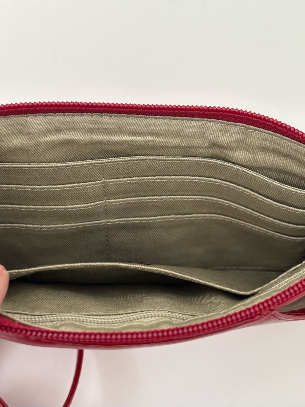 Hobo ‘Buon Viaggio’ Phone Wallet Crossbody Bag NWT Red Leather Adjustable Strap - Picture 9 of 12